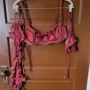 Bra and garter set